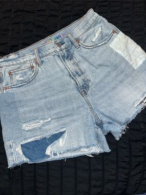 American Eagle Light Blue Distressed Denim Shorts sz 8 EUC